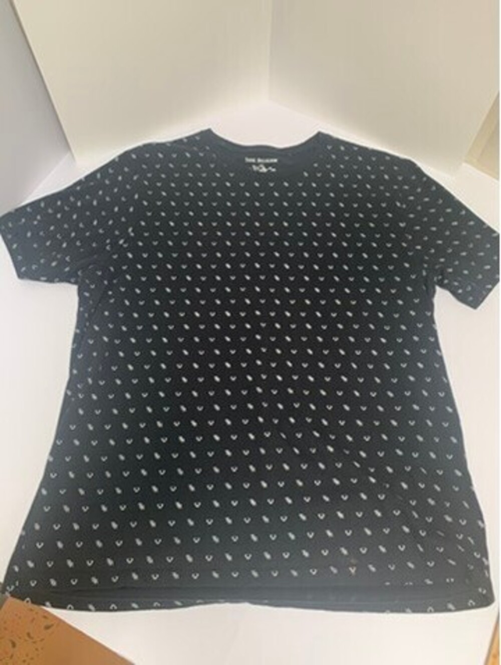 True Religion Mens XXL Black White All Over Logo Horseshoe Graphic Print